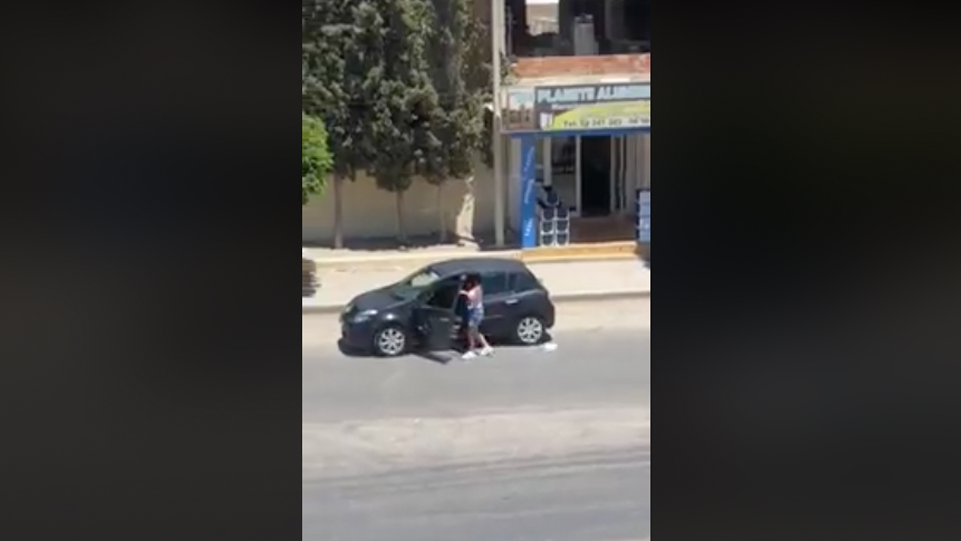 #Video Le roban la bolsa mientras hace el Chona challenge