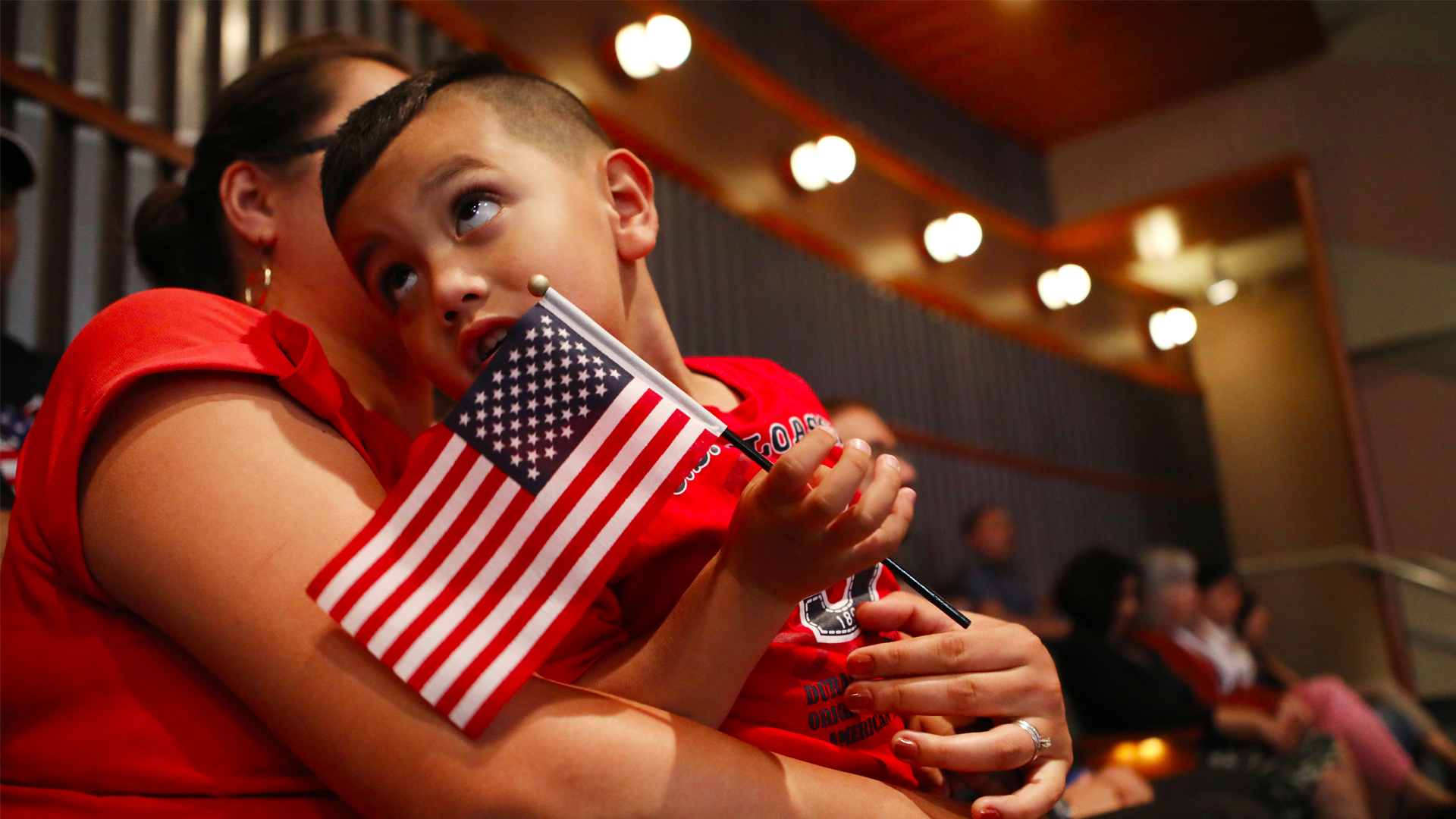 Gobierno de Trump buscará “desnaturalizar” a sospechosos de mentir en solicitud