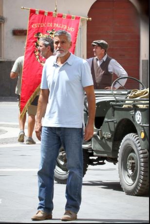 George Clooney reaparece en set de filmación tras accidente en moto - clooneybandera