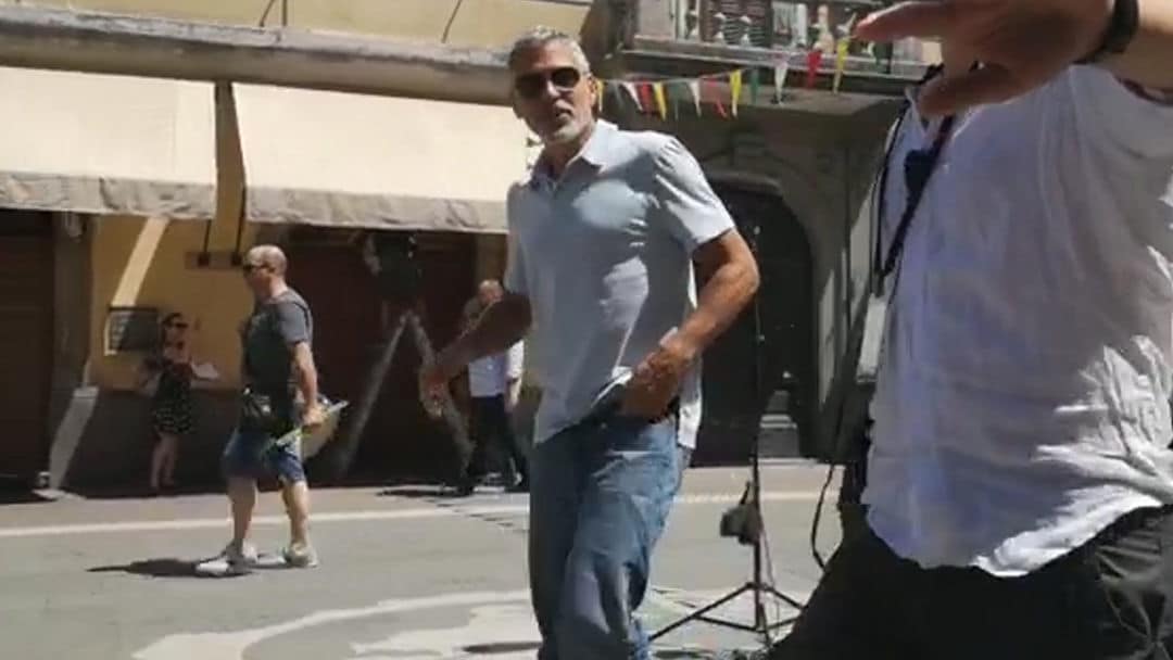George Clooney reaparece en set de filmación tras accidente en moto - clooneyint1