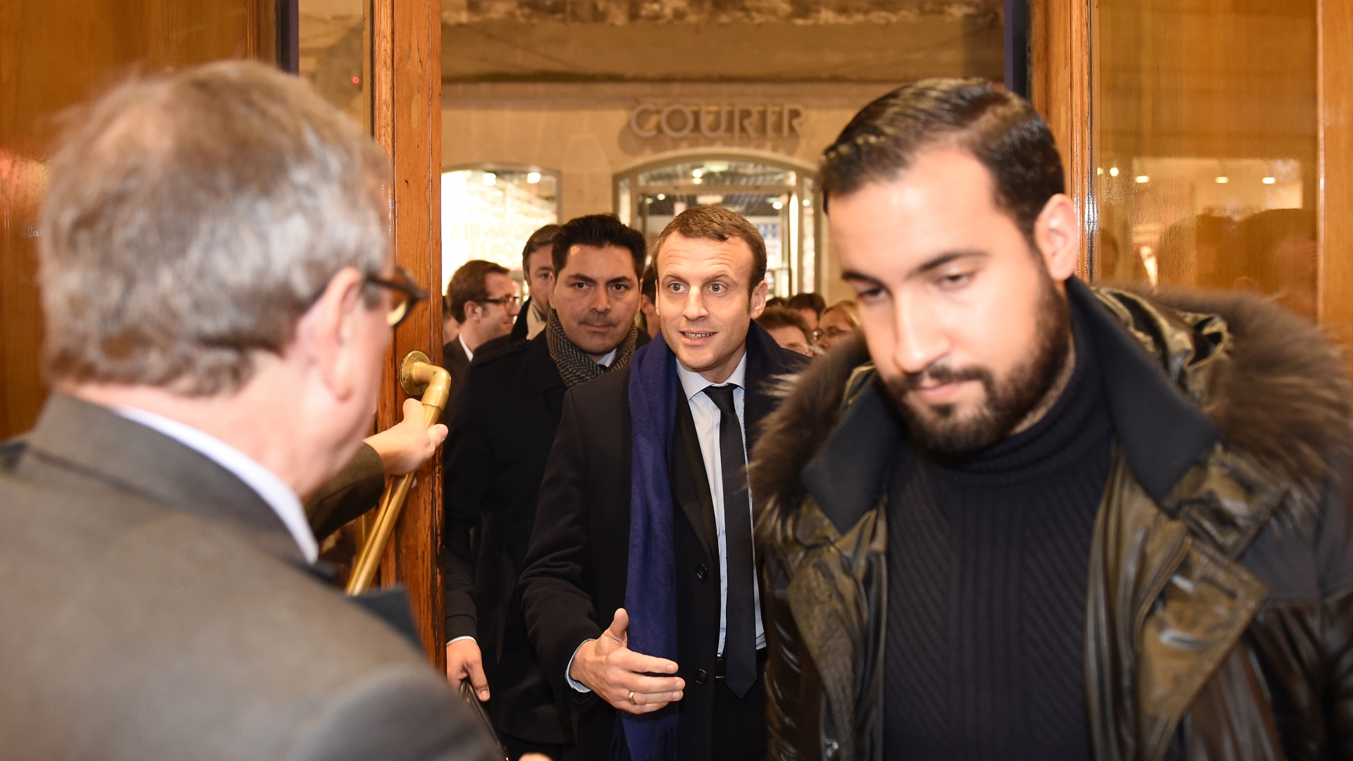 Inculpan a colaborador de seguridad de Macron que golpeó a manifestantes - colaborador-de-seguridad-de-macron-2