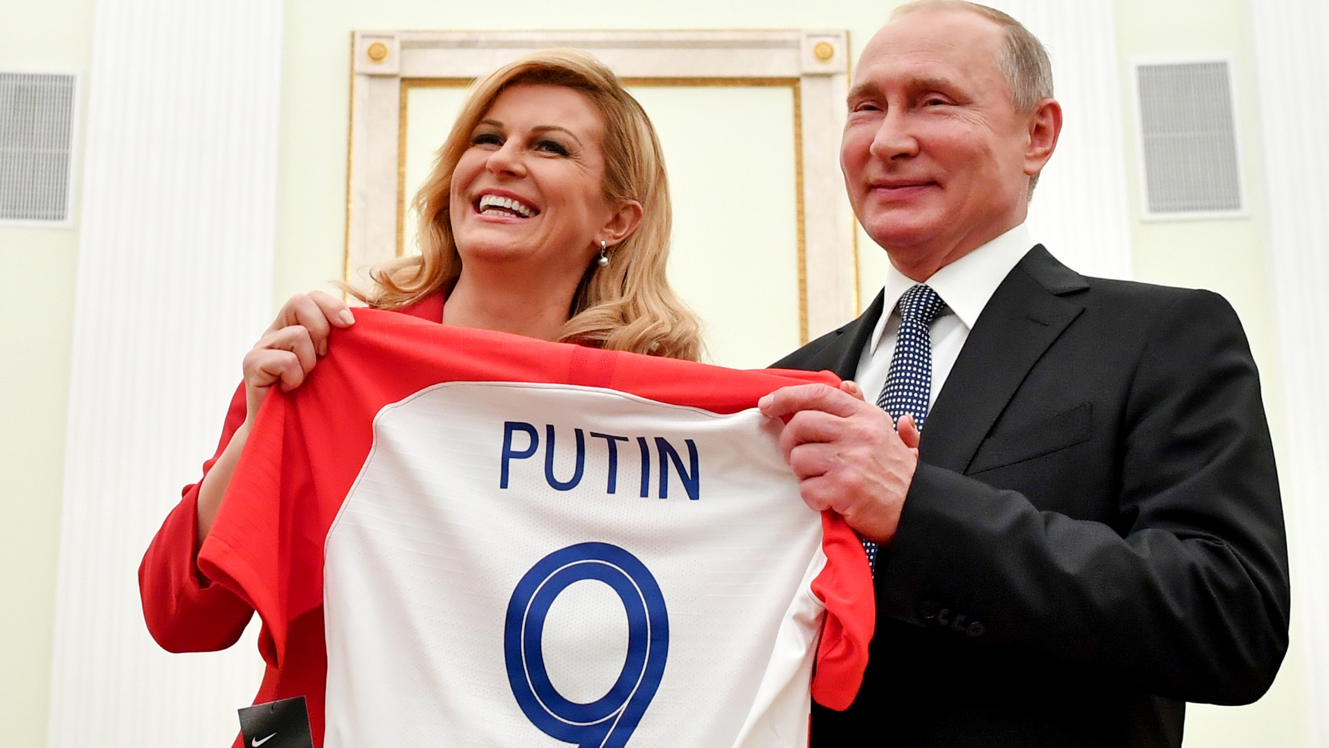 Presidenta de Croacia regala a Putin camiseta de su selección