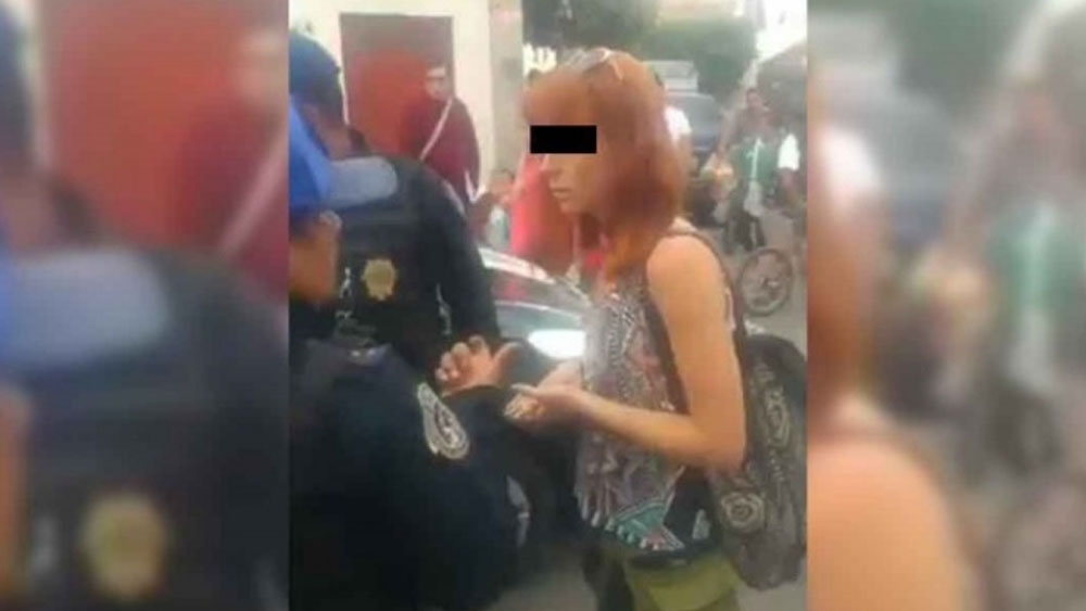 Detienen y golpean a hombre que robó a mujer croata en Xochimilco