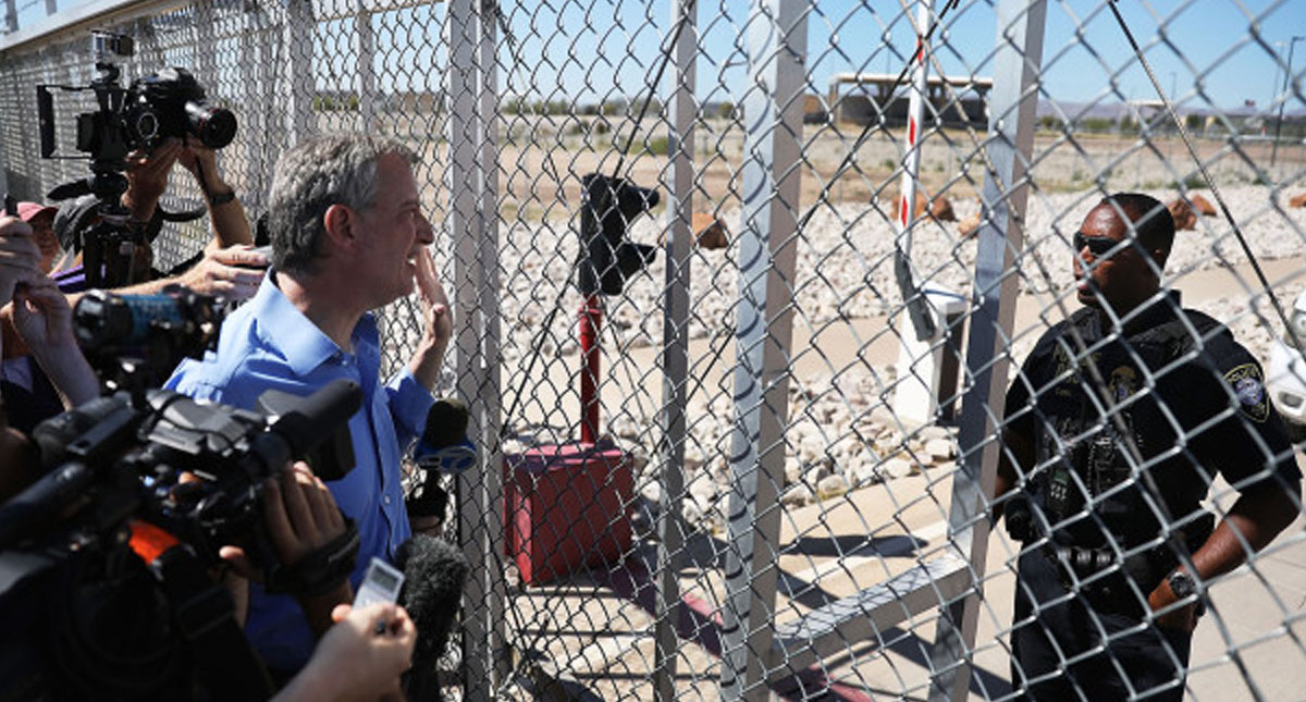 Alcalde de NY niega acusaciones de cruzar la frontera en Texas