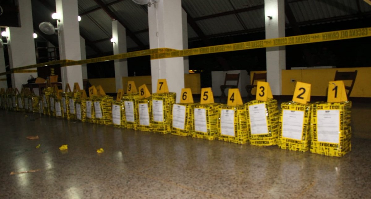 Decomisan cocaína en paquetes con estampas de Neymar - decomisan-823-kg-de-cocaina-en-paquetes-con-estampas-de-neymar