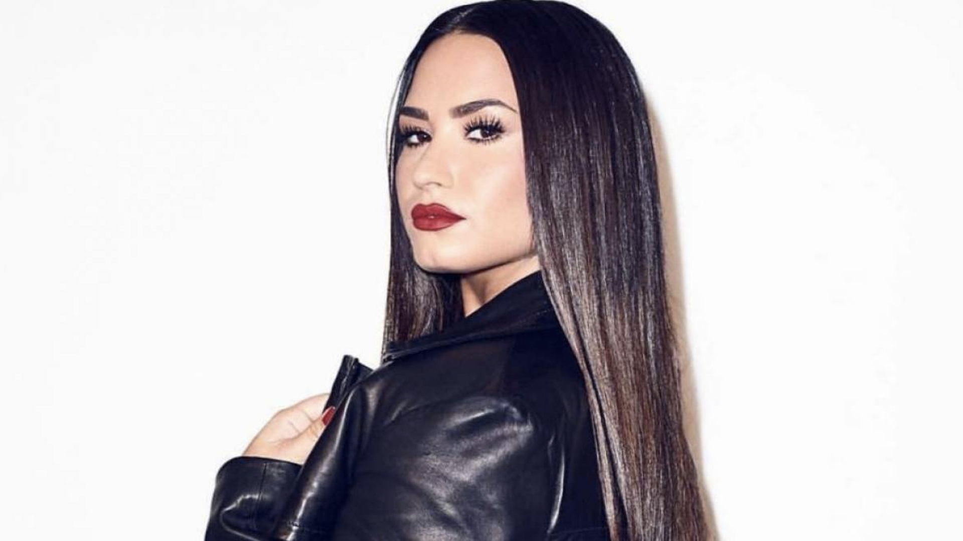 Demi Lovato continúa en el hospital delicada de salud