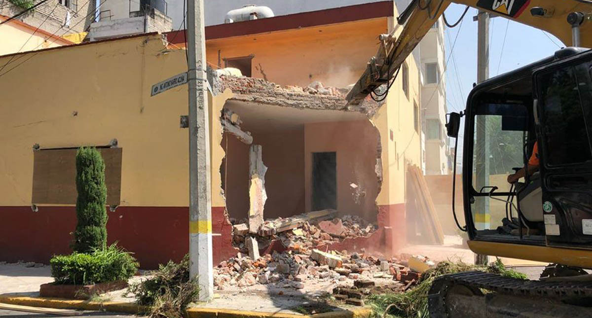 Demuelen en la Ciudad de México inmueble número 57 afectado por sismo