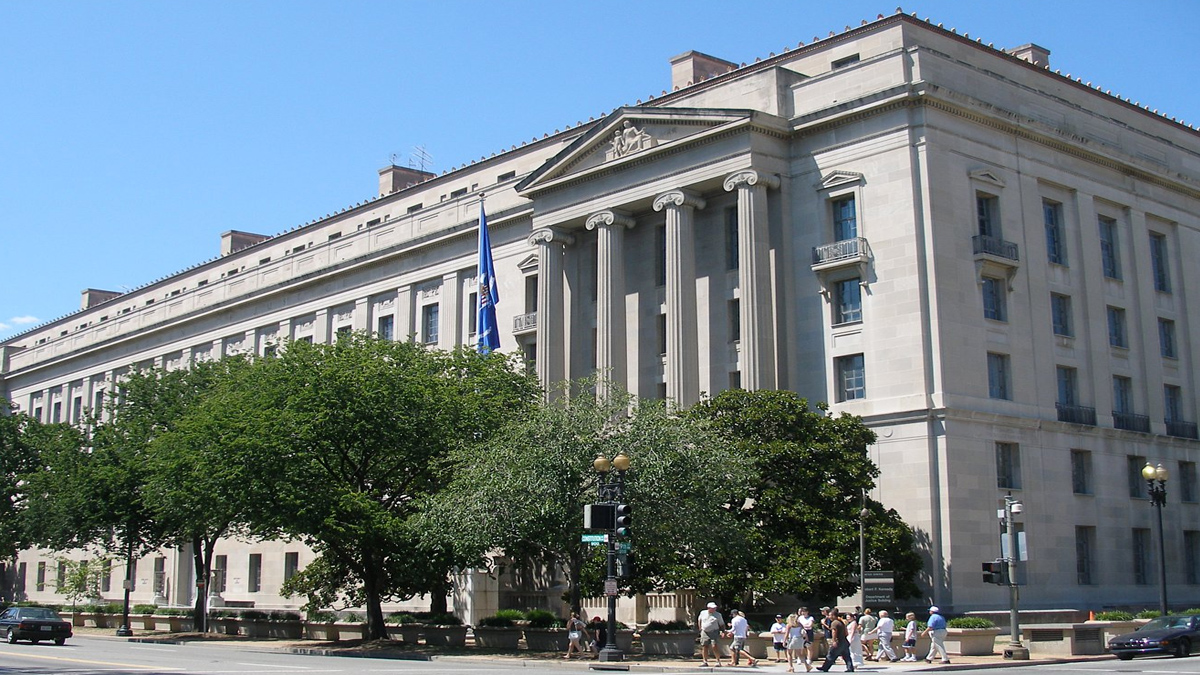 Acusan a militares rusos de espiar al Partido Demócrata