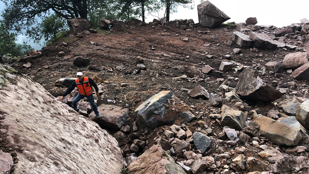 Derrumbe rocoso bloquea la carretera Mazatlán-Durango