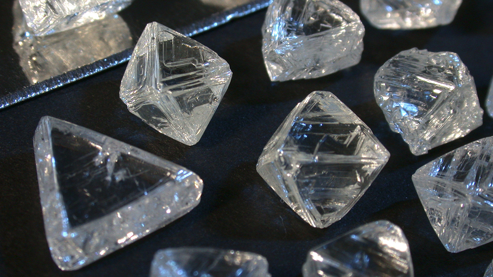 Descubren enorme depósito de diamantes bajo la superficie de la Tierra
