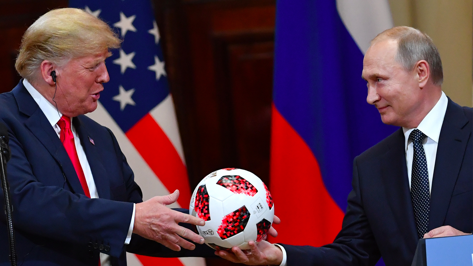 Trump defiende a Rusia de reclamos de interferir en elecciones - donald-trump-y-vladimir-putin-helsinki-3