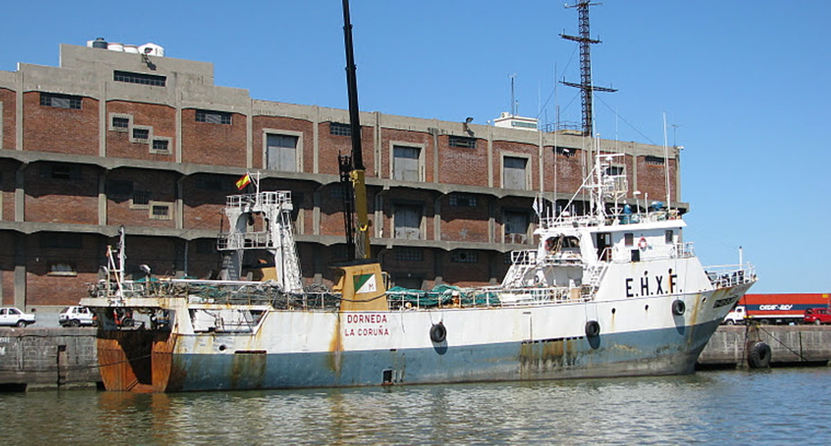 Un muerto, un desaparecido y 25 rescatados en naufragio del Dorneda