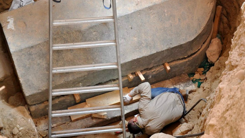 Hallan tres esqueletos en misterioso sarcófago hallado en Alejandría - egipto-alejandria-sarcofago-3