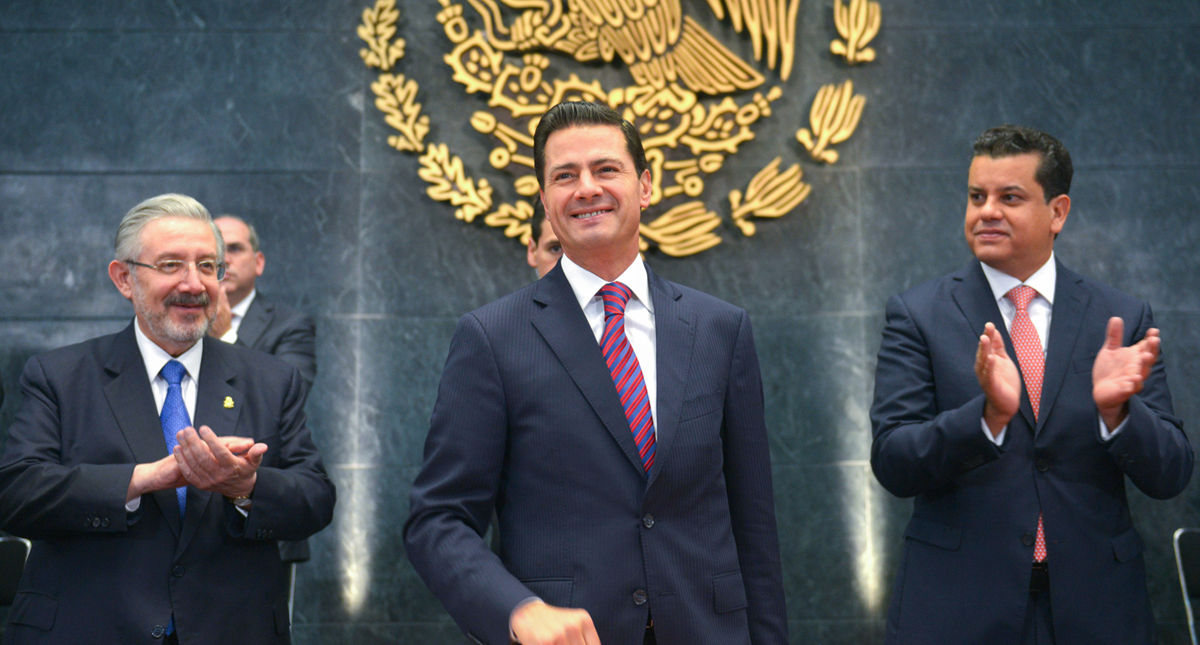 Peña Nieto garantiza seguridad y orden en transición presidencial - enrique-pena-nieto-dia-del-abogado-2