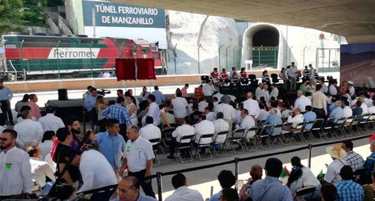 EPN inaugura Túnel Ferroviario en Colima