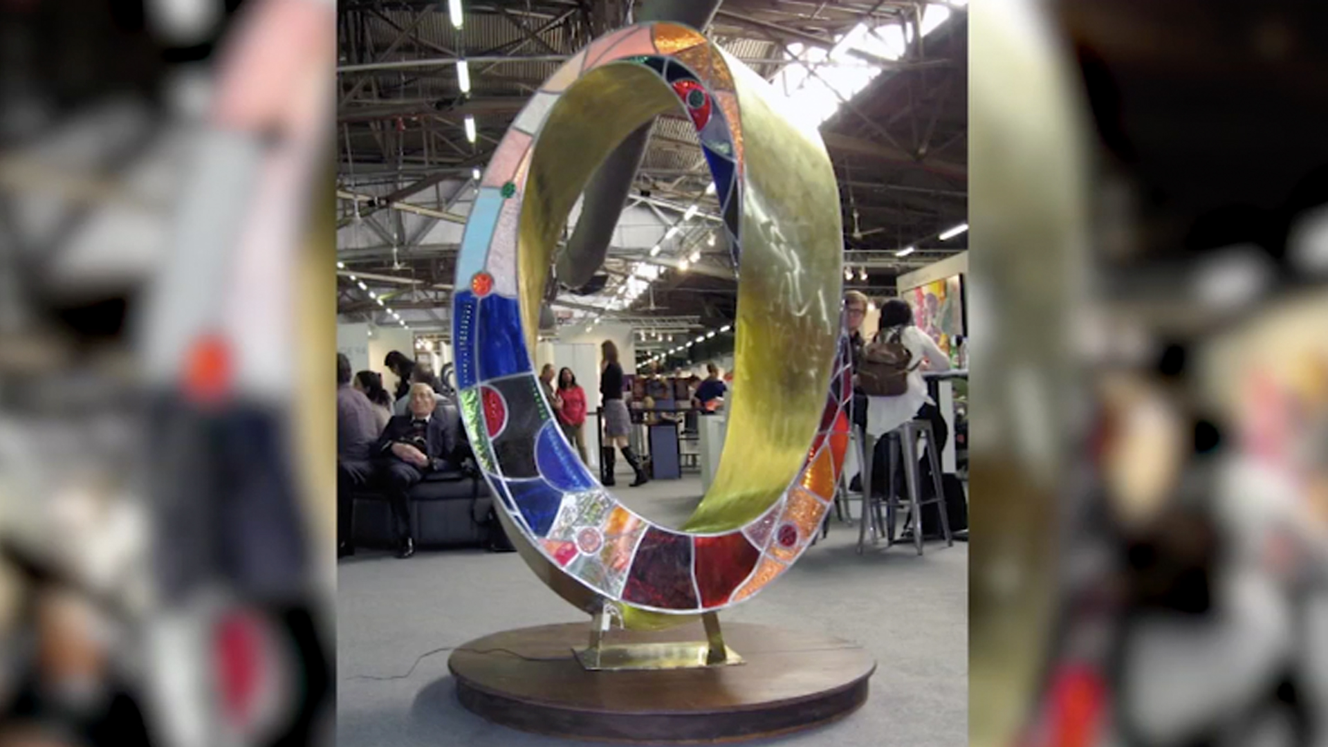 Roban escultura de 135 kilos en Chicago