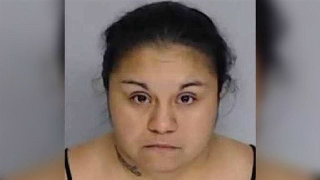 Arrestan a mujer por vender a su hijo en Texas