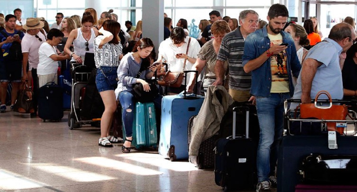 ¿En verdad las aerolíneas de EE.UU. deben compensar vuelos cancelados? - esperar-por-vuelos-cancelados