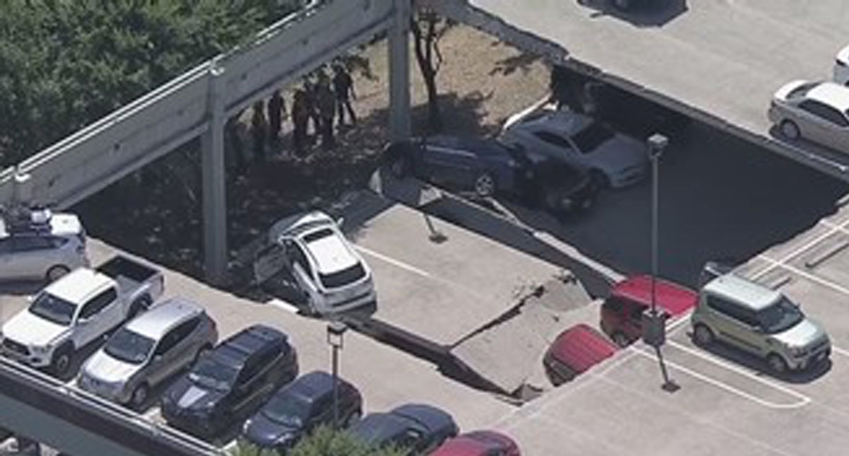 Colapsa estacionamiento en Texas