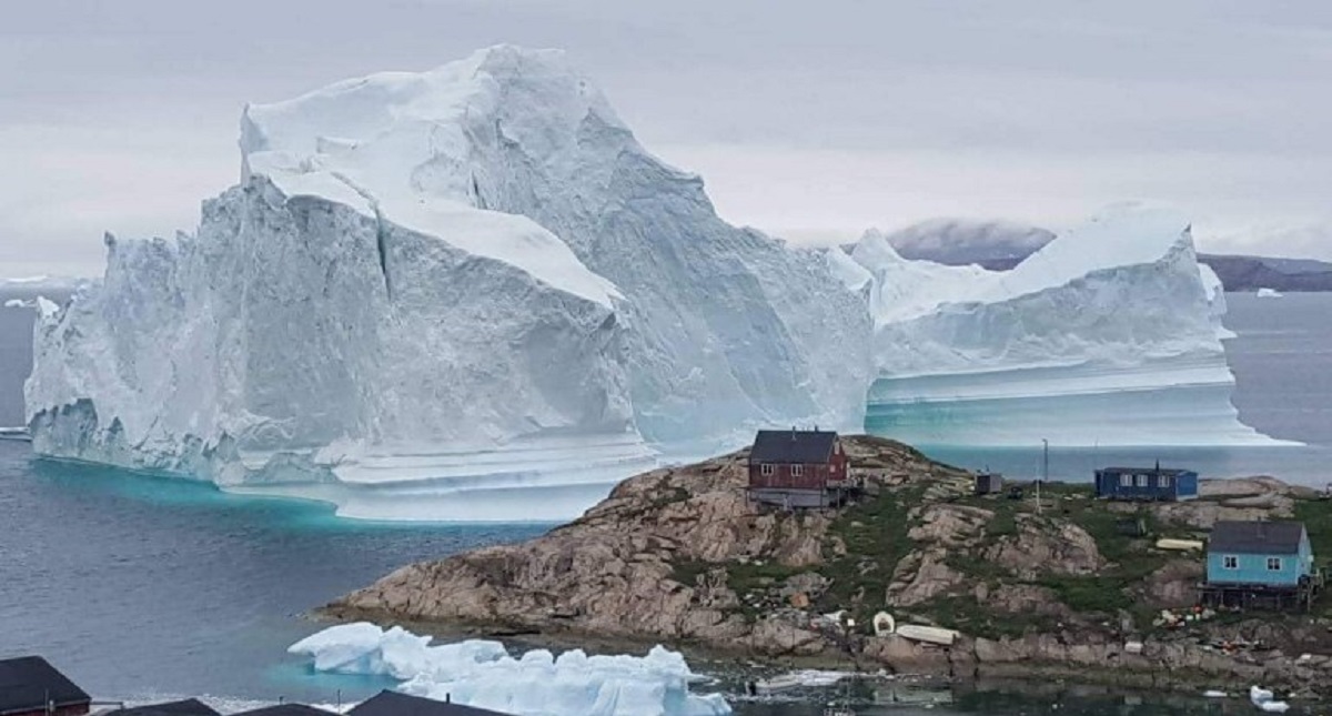 Evacuan isla de Groenlandia por iceberg que podría provocar tsunami