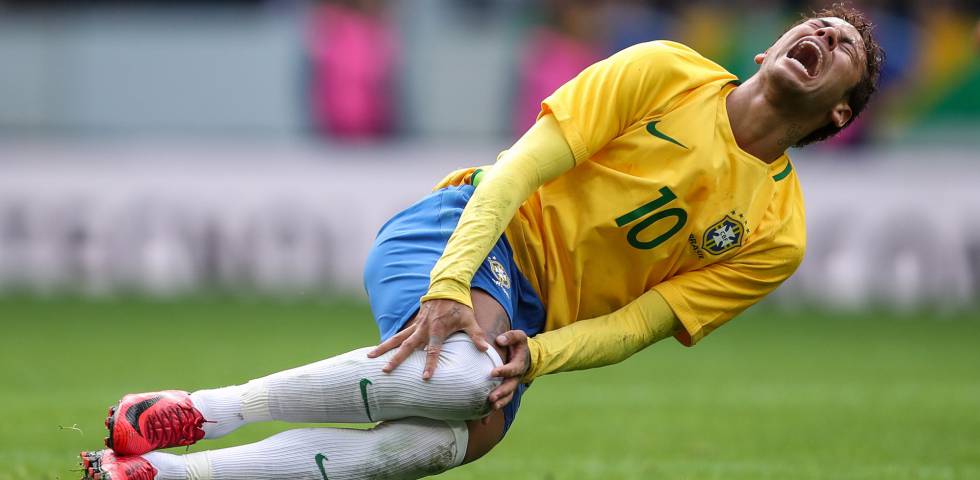 Neymar es el jugador que más faltas recibe en Rusia 2018 - faltasint1