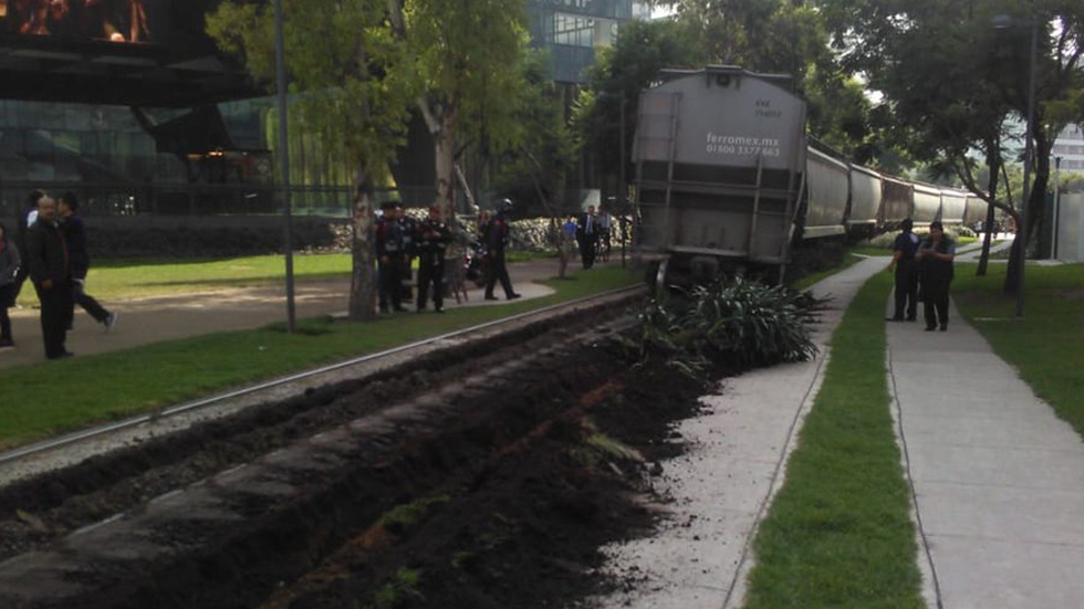 Se descarrila tren cerca del Museo Soumaya - ferrocarril-descarrilamiento-polanco-2