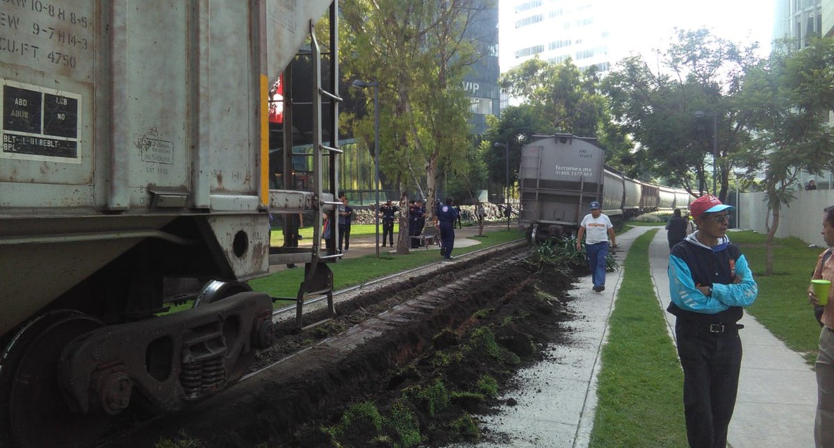 Se descarrila tren cerca del Museo Soumaya