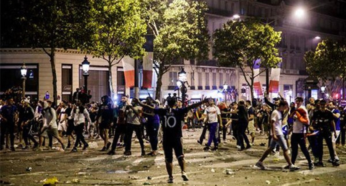 Victoria de Francia saldría caro para patrocinador chino - festejos-por-pase-de-francia-desatan-estampida-y-dejan-27-heridos