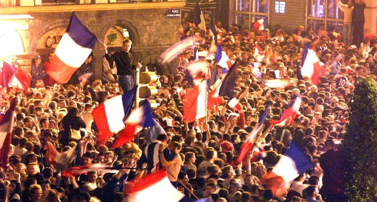 Multan a franceses que tocaron el claxon por victoria en el Mundial - final-mundial-de-rusia-francia