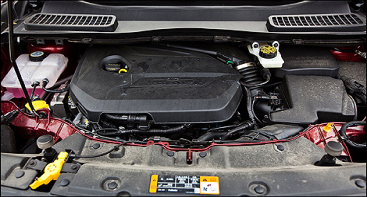 Investigan problemas en motores de camionetas Ford - ford-escape-2013-motor