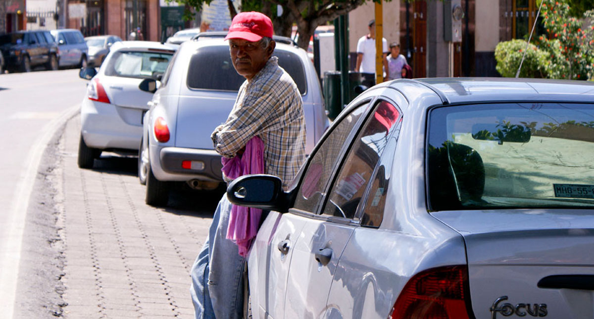Sheinbaum pretende regularizar a franeleros, mototaxis y bicitaxis