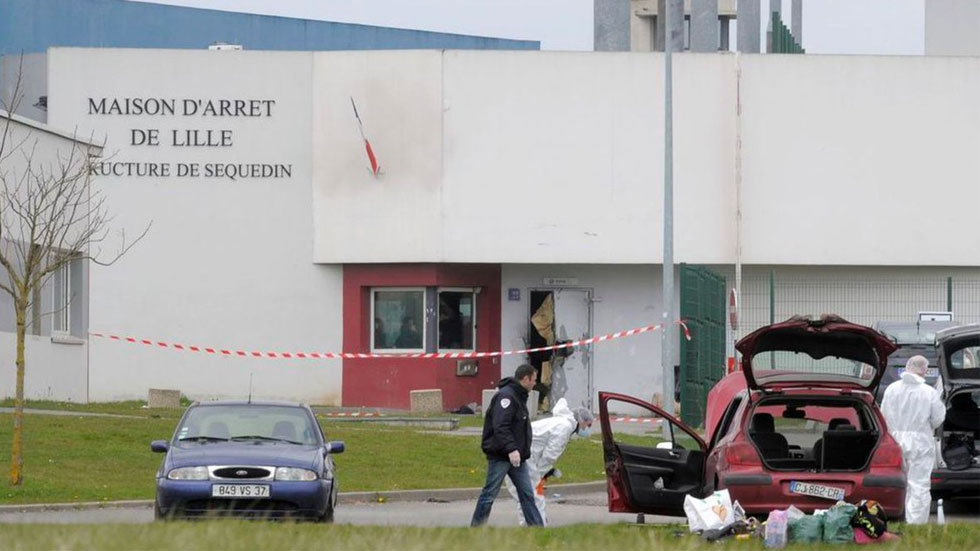 Comando armado libera a reo con helicóptero en Francia