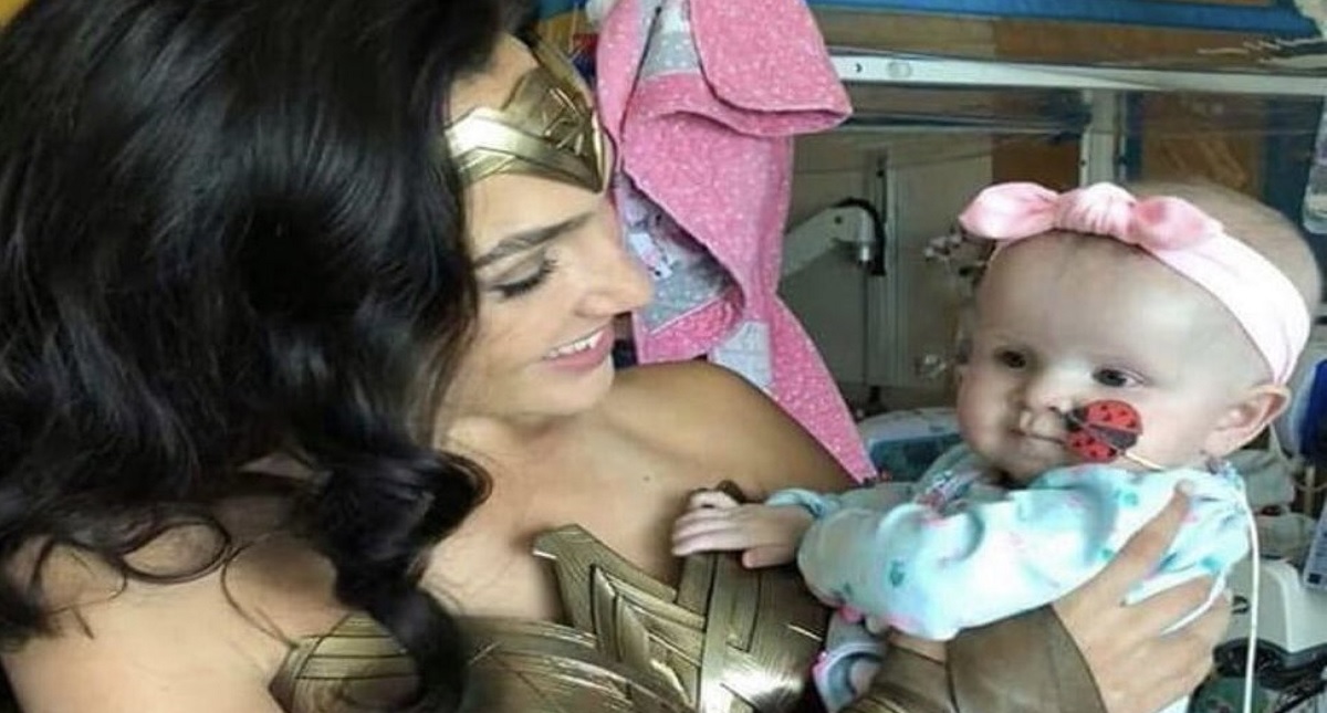 Gal Gadot visita hospital infantil como La Mujer Maravilla - gal-gadot-en-hospital