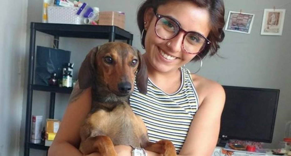 Aerolínea provoca que perro salchicha se pierda en el desierto - gaspar-perro-salchicha