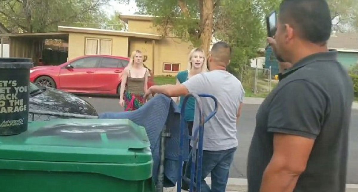 Arrestan a gemelas por insultos racistas en Estados Unidos