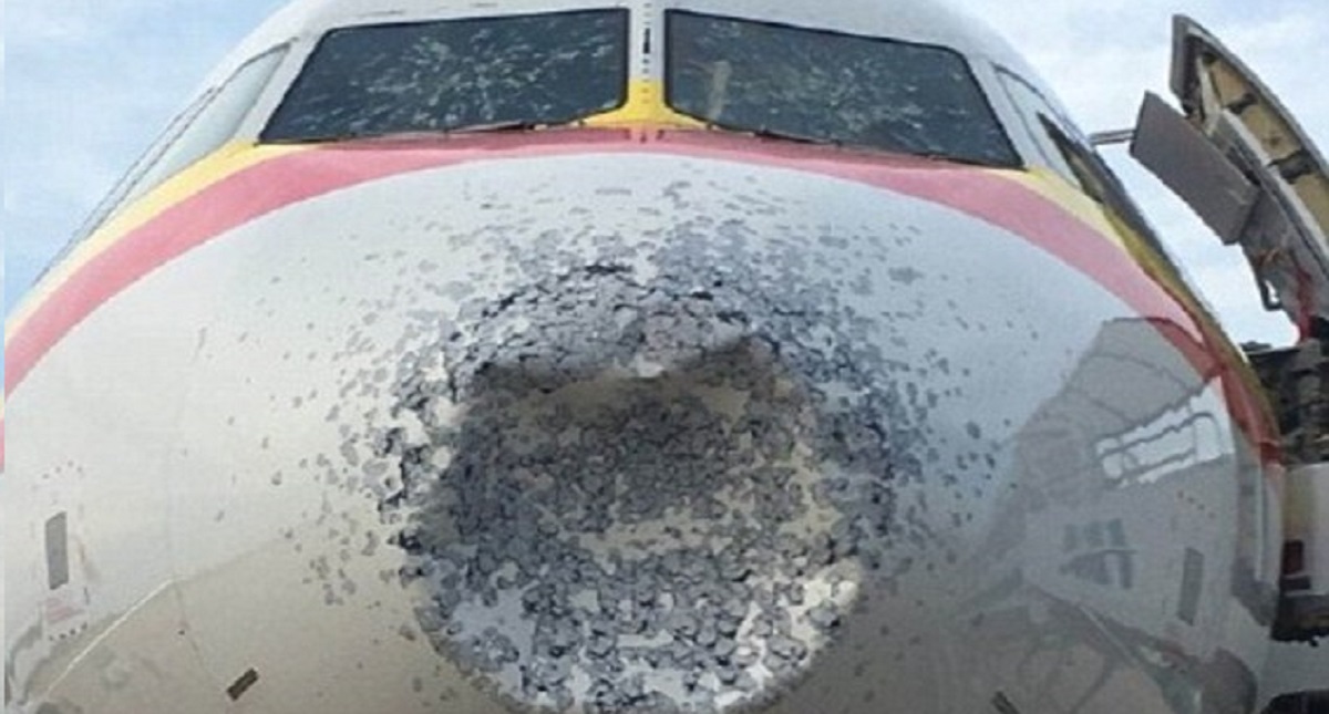 Granizo destroza nariz de avión en pleno vuelo en China