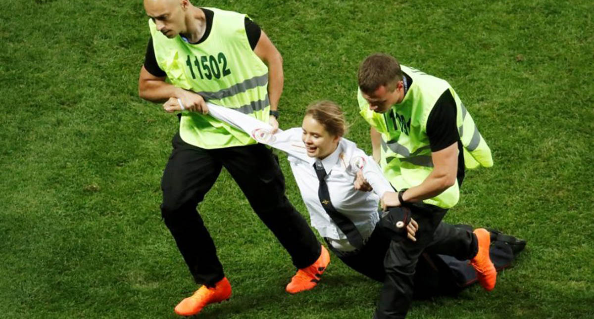 Grupo feminista invade cancha en la final del Mundial de Rusia - grupo-feminista-invade-cancha-en-la-final-del-mundial-de-rusia