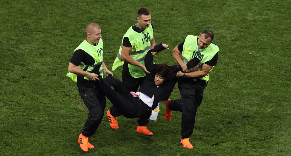 Grupo feminista invade cancha en la final del Mundial de Rusia - grupo-feminista-invade-cancha-en-la-final-del-mundial