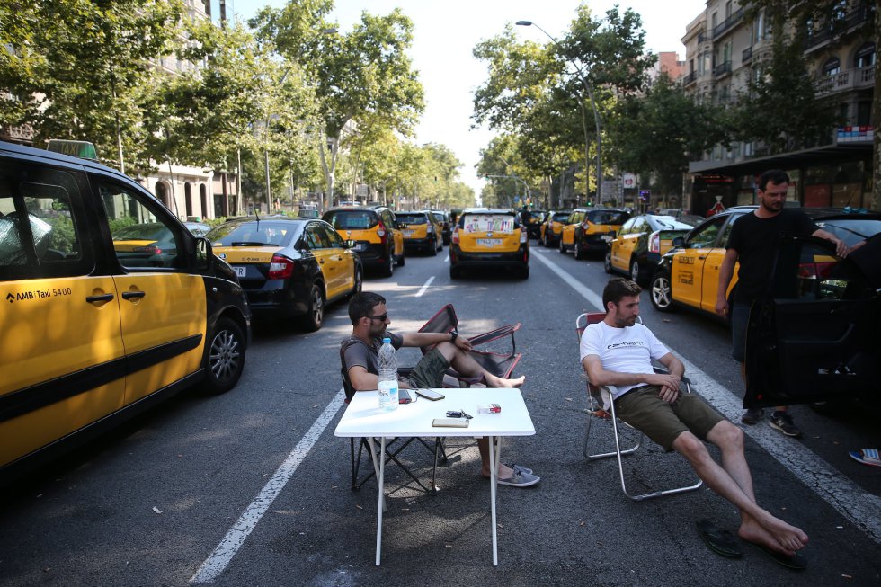 Protestas de taxistas paralizan España - hhuelga-taxis-espana