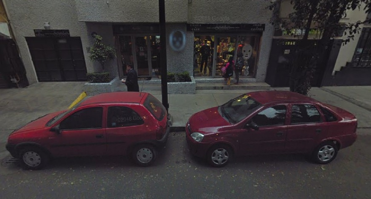 #Video Hijo del Santo denuncia robo de autopartes frente a su tienda