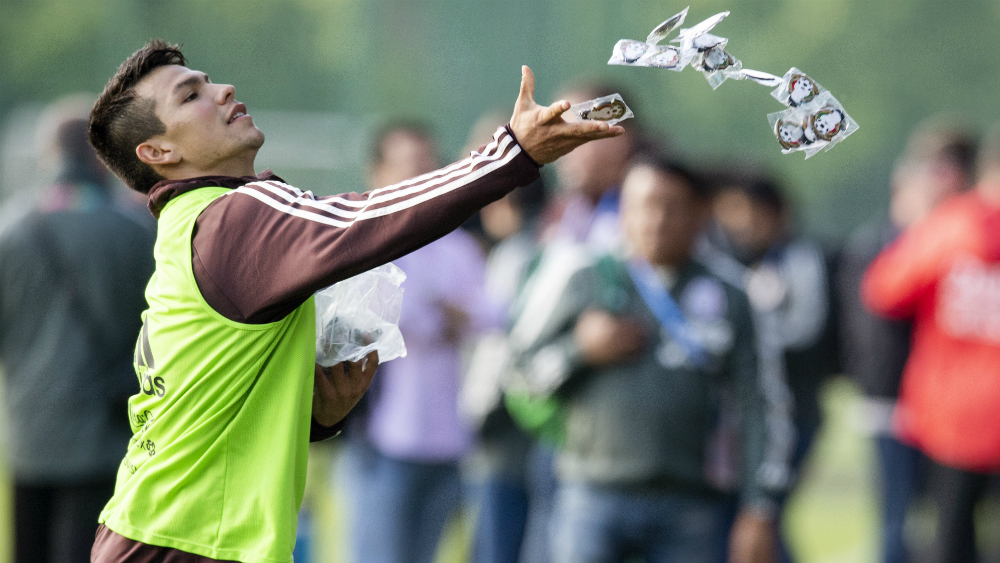 PSV puede decir no a 50 millones de euros por 'Chucky' Lozano: Van Bommel - hirving-lozano-alcanzar