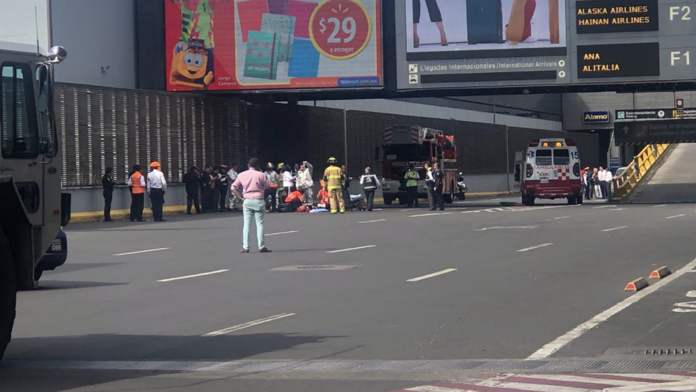#Video Muere hombre que se arrojó al vacío en el AICM - hombre-aeropuerto-t1-cdmx