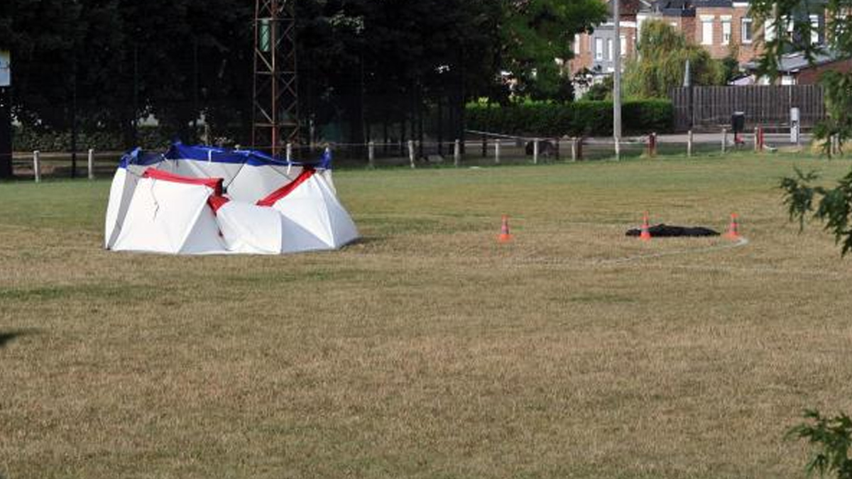 Hombre se hace estallar en campo de futbol en Bélgica - hombre-explosion-campo-de-futbol-belgica
