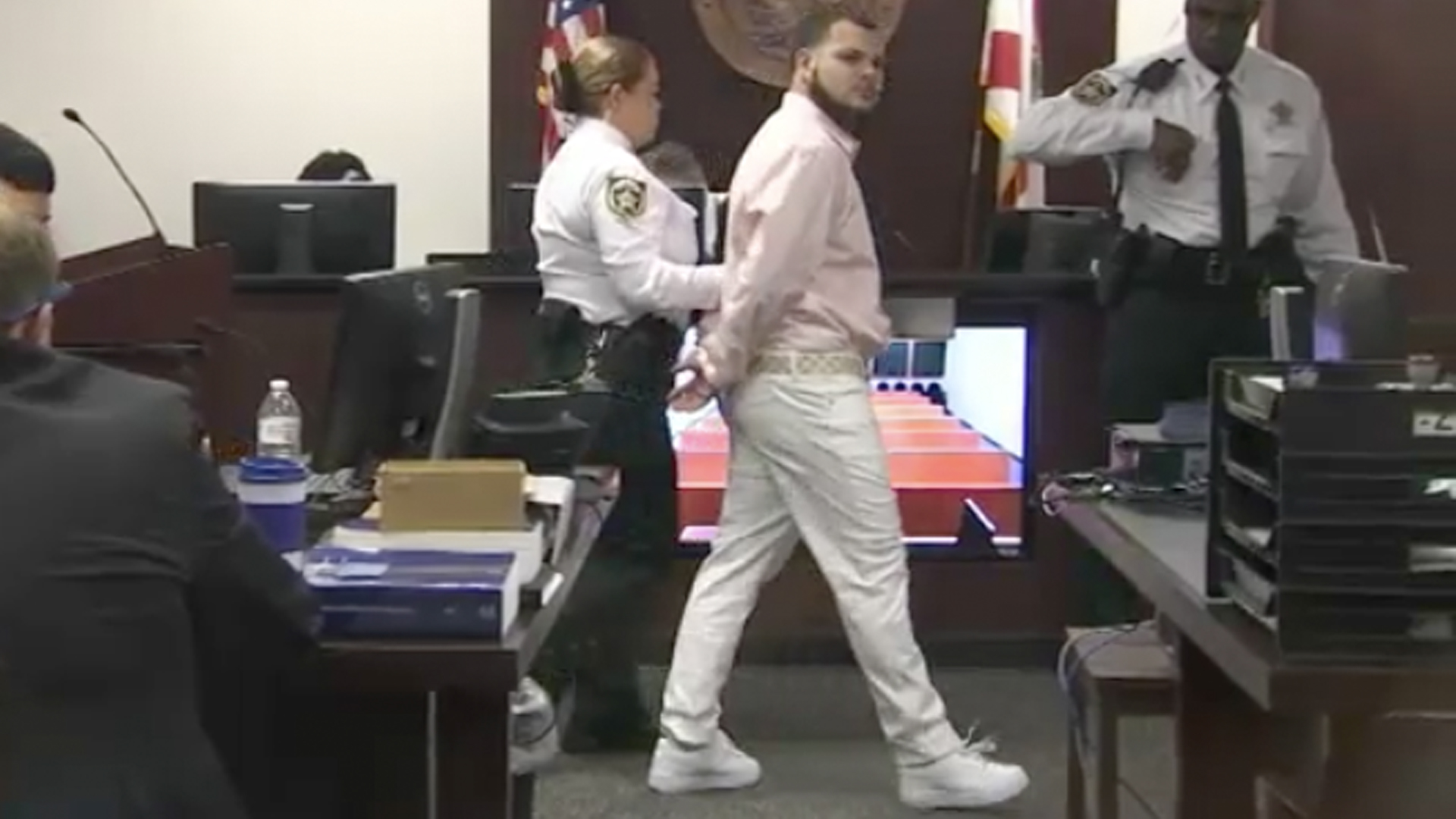 Condenan a hombre en Florida por no poder desbloquear su teléfono