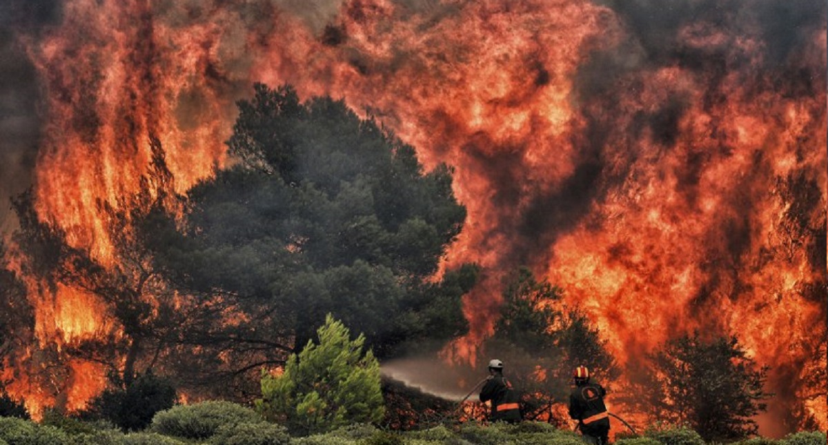 Suman 91 muertos por incendios en Grecia