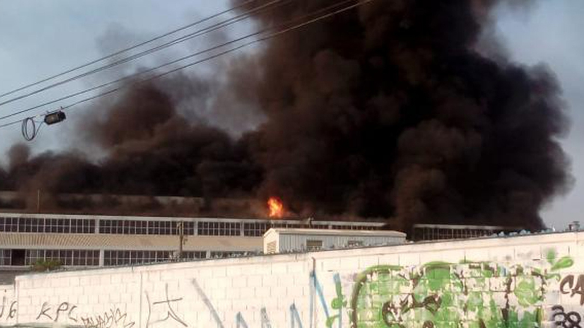 Se incendia planta de aluminio en Nuevo León