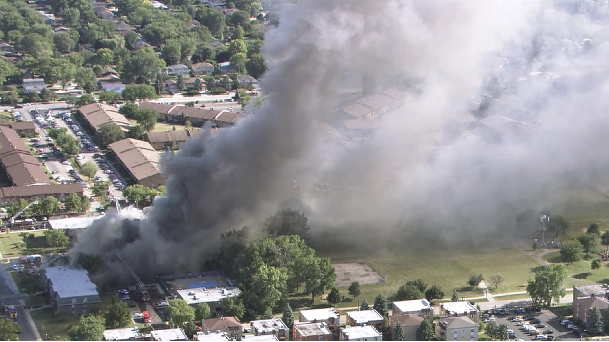 Fuerte incendio en una zona residencial en Illinois - incendio-prospect-heights-illinios
