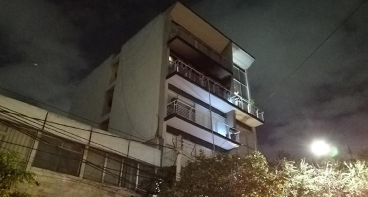 Incendio provoca desalojo de edificio en la colonia Nápoles - incendio-provoca-desalojo-de-edificio-en-la-napoles
