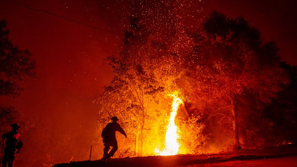 Incendio forestal deja un muerto y decenas de evacuados en California Incendio forestal deja un muerto y decenas de evacuados en California