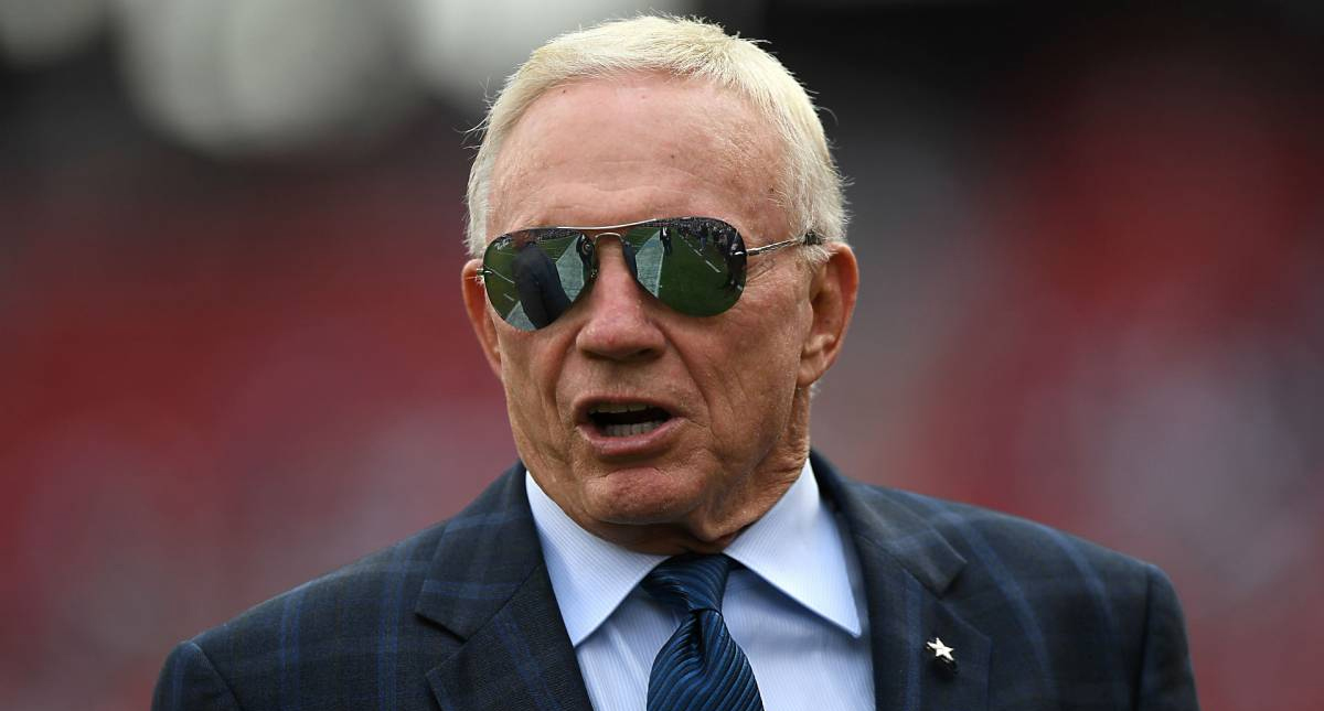 Cowboys no pueden estar en el vestidor durante el himno: Jerry Jones